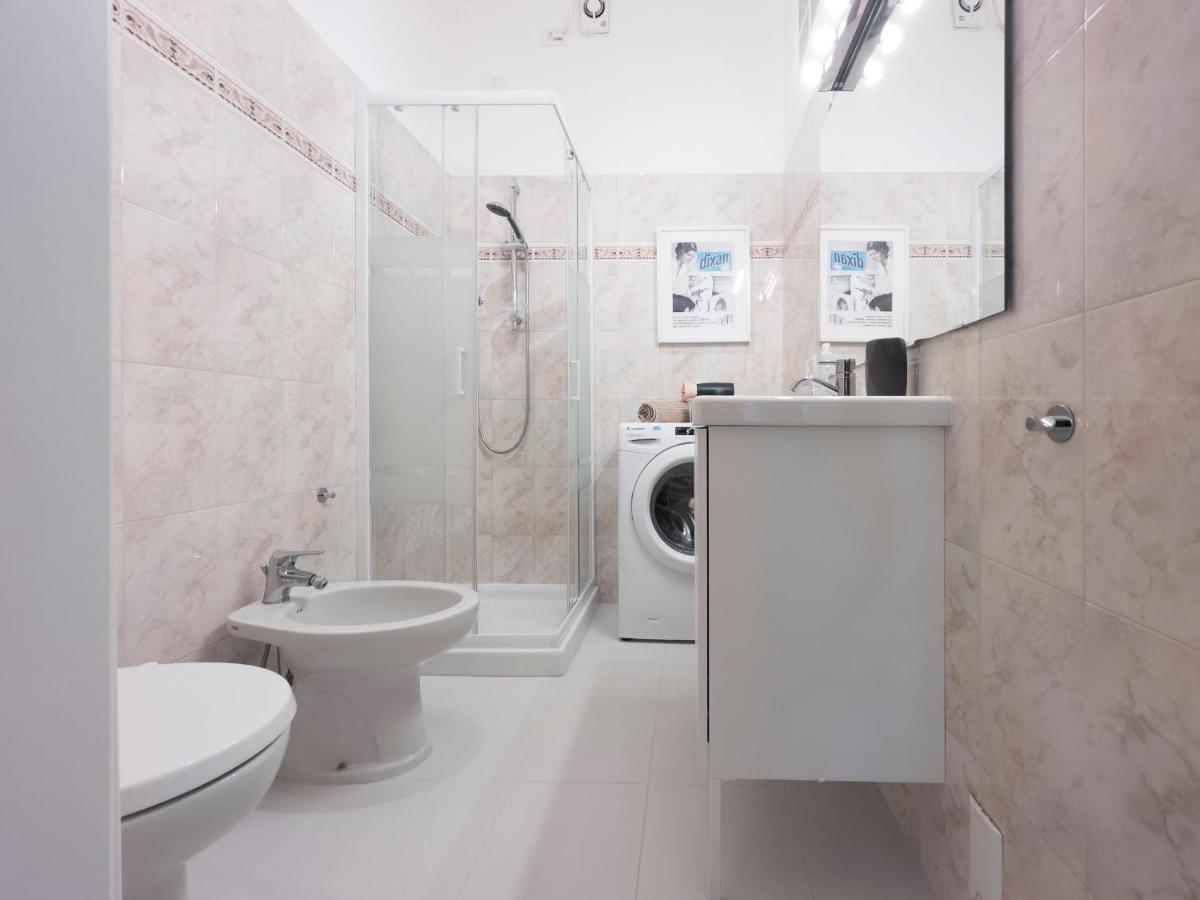 Xenia Apartments - Stylish Colorful Apt- Upbeat & Well-Connected Area Мілан Екстер'єр фото