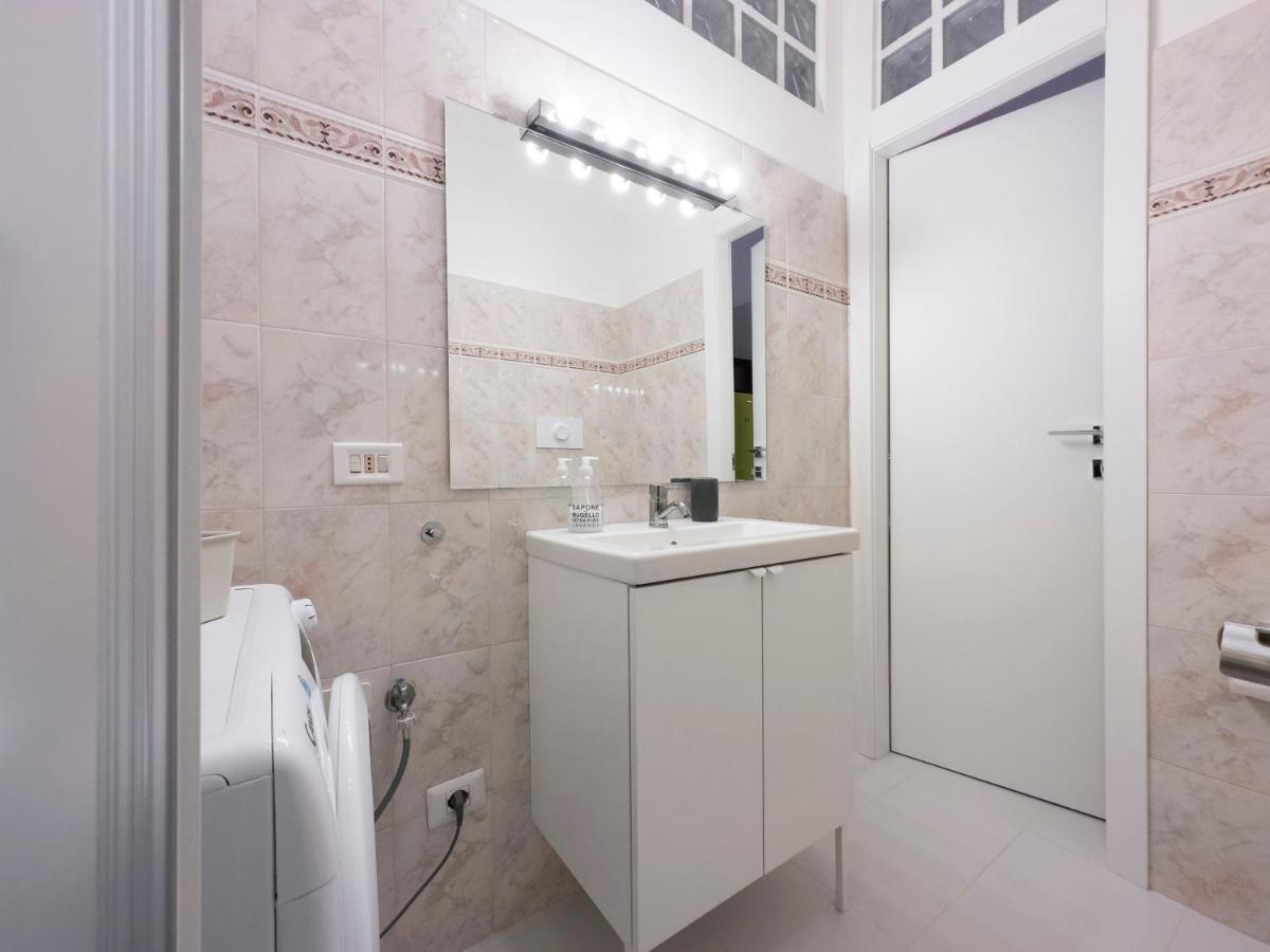 Xenia Apartments - Stylish Colorful Apt- Upbeat & Well-Connected Area Мілан Екстер'єр фото